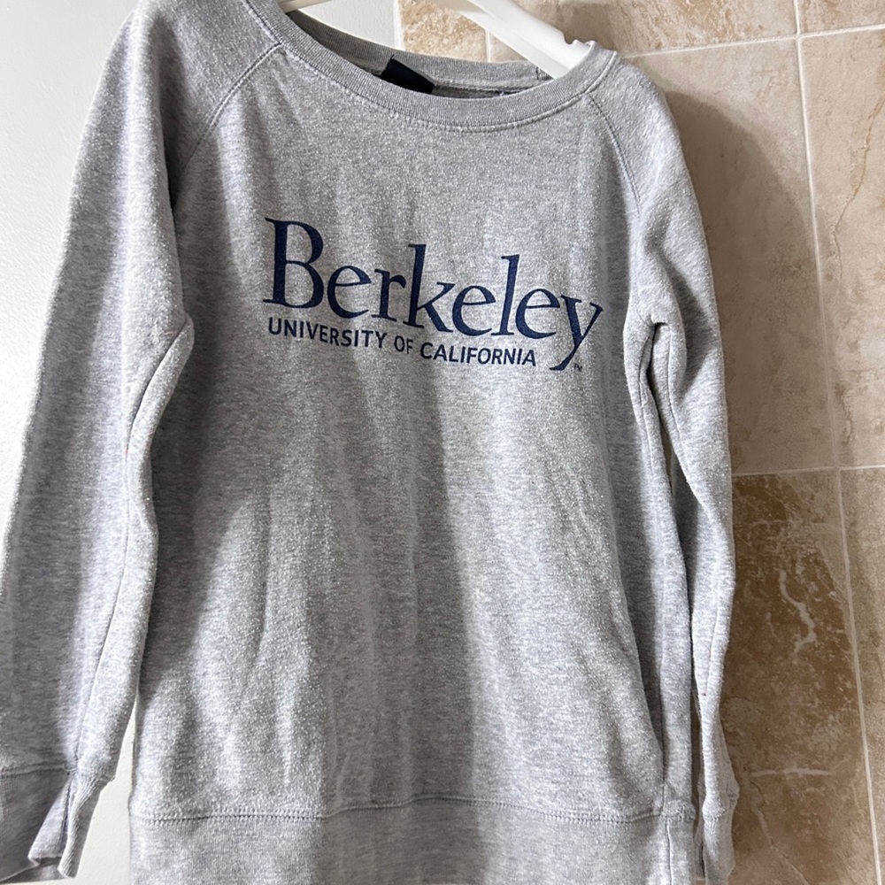 Sold—
UC Berkeley x MV Sport Grey Women's Sweatshirt